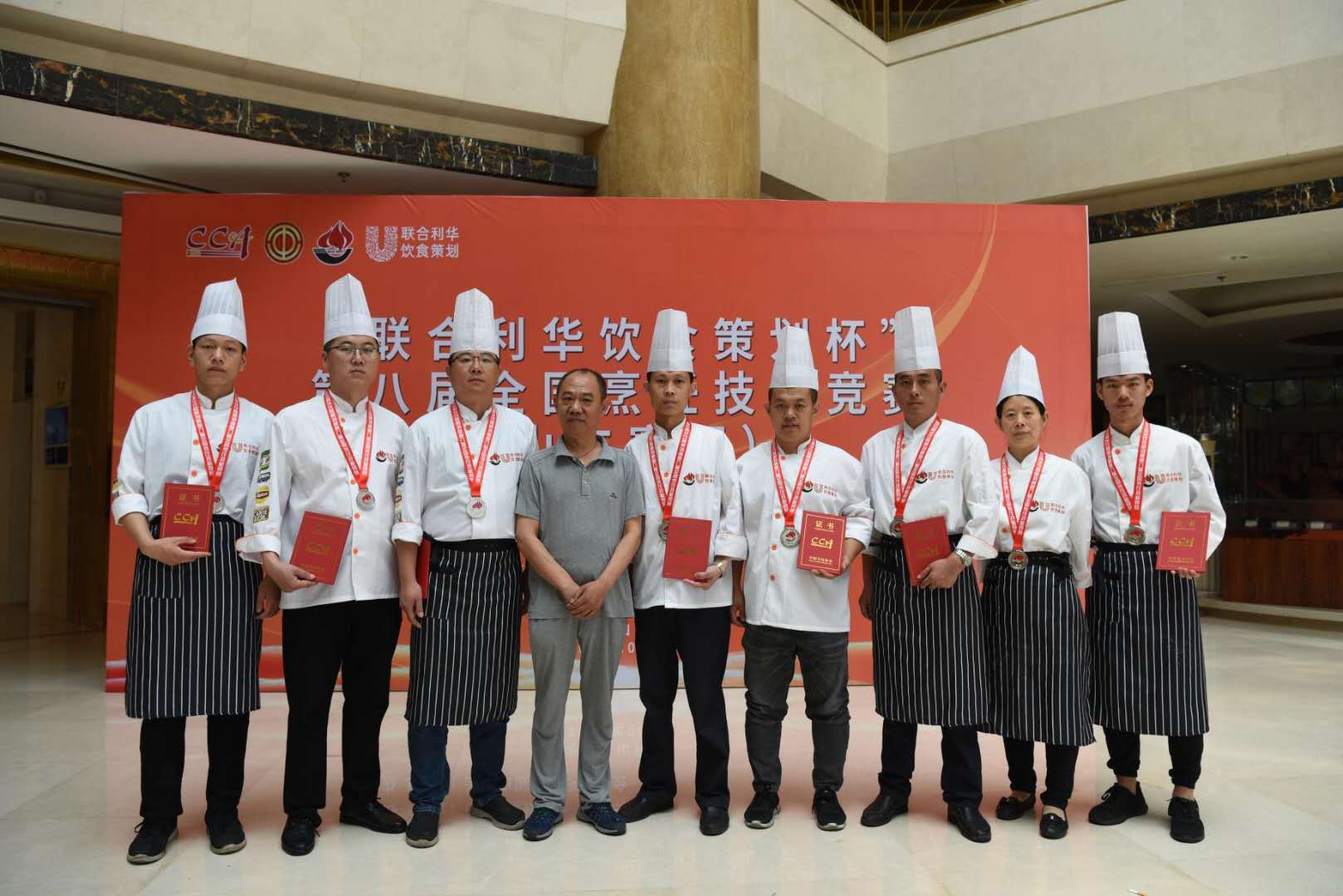 本次大赛经中国烹饪协会,中国财贸轻纺工会全国委员会研究决定举办,以